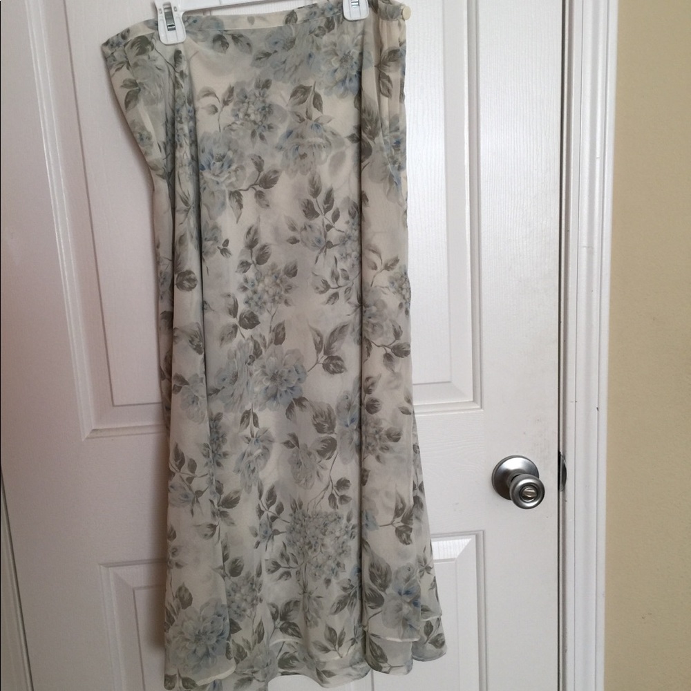 Express 100% polyester flowers skirt